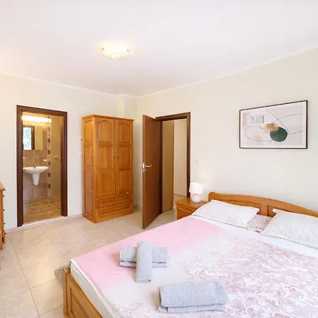 Apollon-5 Family 2bdr Νεσέμπαρ